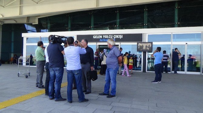 Hdp’li Bilgen, Kars Havaalanı’nda Açıklamalarda Bulundu