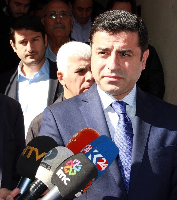 Hdp Eş Genel Başkanı Demirtaş: "Canlı Mı Cansız Mı Bilmem Ama Alçak Bir Bombadır"