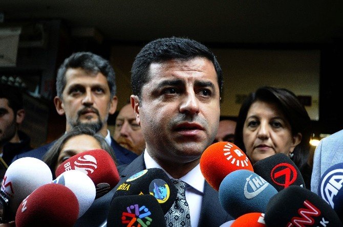 Selahattin Demirtaş: "Savcılar Arkasında Kim Varsa Ortaya Çıkarsın, Korkmasın"