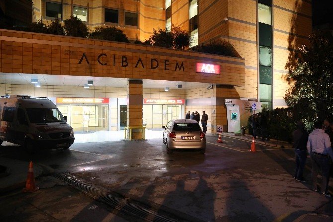 Maçta Hayatını Kaybeden Teknik Direktörün Sevenleri Hastaneye Akın Etti