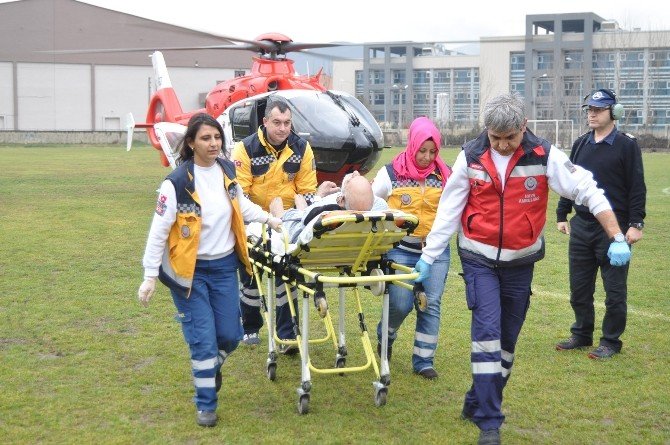 Kalp Krizi Geçiren Yaşlı Adam Hava Ambulansıyla Sevk Edildi