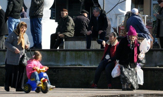 Giresun’da Vatandaşlar Güneşli Havanın Tadını Çıkardı