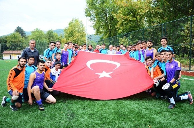Hazırlık Maçına Asker Selamıyla Çıktılar