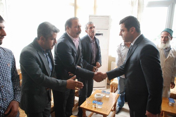 Demirtaş, Diyarbakır’da Taziye Ziyaretlerine Katıldı