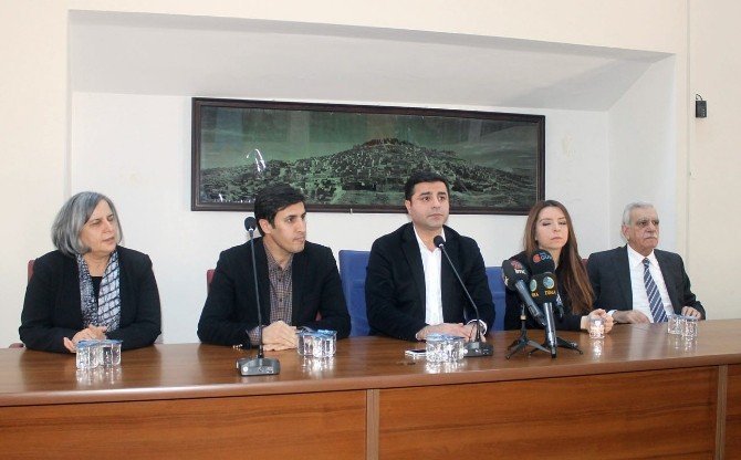 Demirtaş’tan Hükümete Çağrı