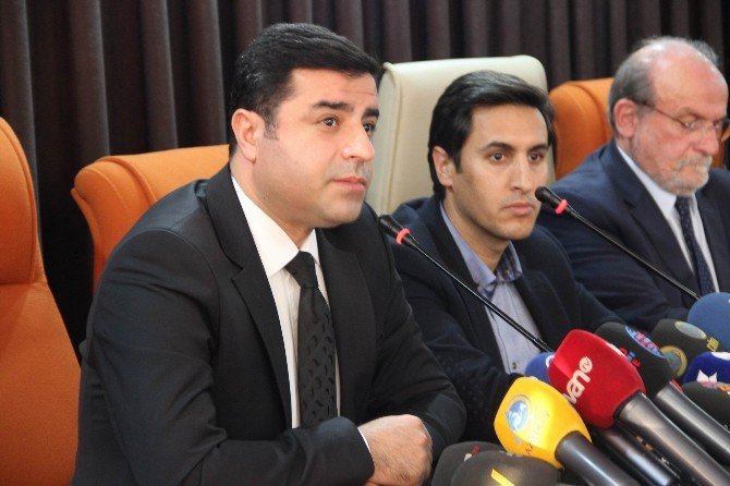 Hdp Eş Genel Başkanı Selahattin Demirtaş:
