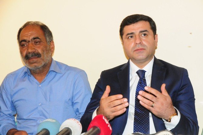 Demirtaş’tan Şehit Askerin Ailesine Taziye Ziyareti