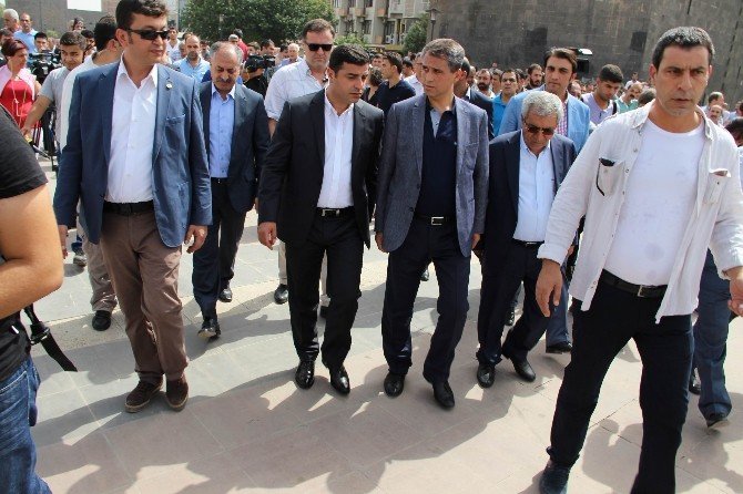 Hdp Eş Genel Başkanı Demirtaş: “Sorunları Diyalogla Çözmeye Hazırız”