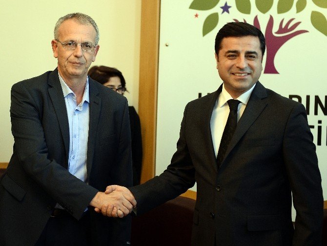 Demirtaş: “Türkiye Musul’da Asker Bulundurarak Savaş Politikası Yürütüyor”