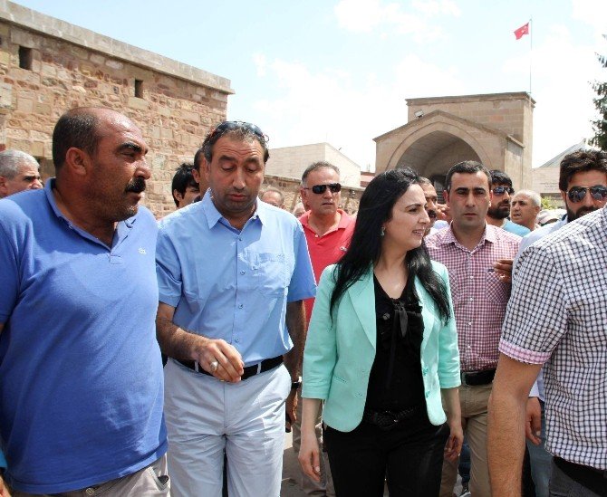 Hdp’li Yüksekdağ: "Savaşı Türkiye Halkları İstemiyor"