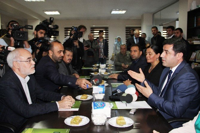 Selahattin Demirtaş: “Önceki Cumhurbaşkanımızın Araması Ahlaki Ve Vicdani Bir Duruş”
