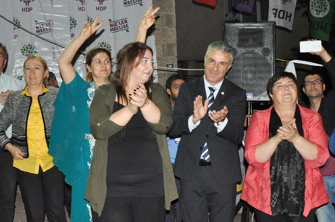 Hdp’li Aday’dan Demokratik Anayasa Talebi