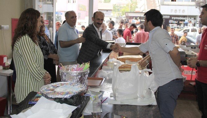 Hdp Milletvekillerinden Hakkari’de Esnafa Geçmiş Olsun Ziyareti
