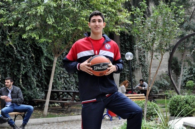 2.06’lık Boyuyla “En Küçük” Oldu