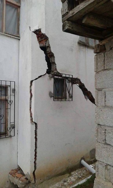 Ordu’da Heyelan İki Eve Zarar Verdi