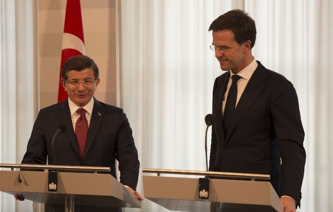 Davutoğlu: “Rejim Yanlısı Olmayan Bütün Suriyelilerin Suriye’den Çıkarılması İçin Bilinçli Bir Etnik Temizlik Yürümektedir”