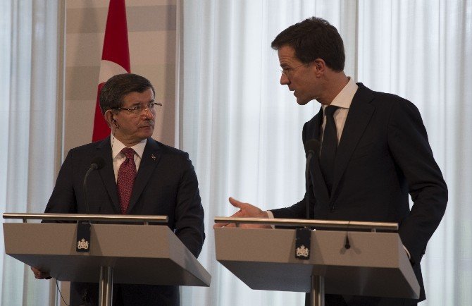 Davutoğlu: “Rejim Yanlısı Olmayan Bütün Suriyelilerin Suriye’den Çıkarılması İçin Bilinçli Bir Etnik Temizlik Yürümektedir”