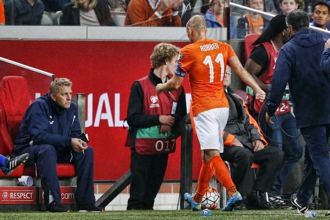 Arjen Robben 1 Ay Yok