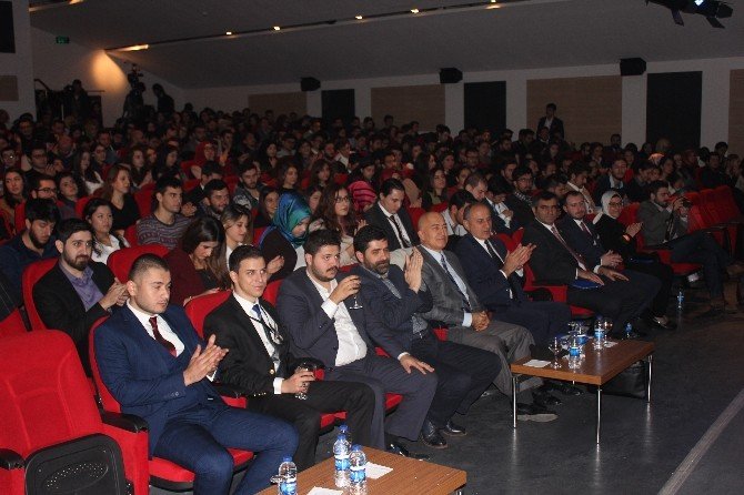 Chp’li Onursal Adıgüzel: ‘’Geleceğimizi 50 Yaş Üstü Siyasetçiler Değil Gençler Yönlendirsin’’