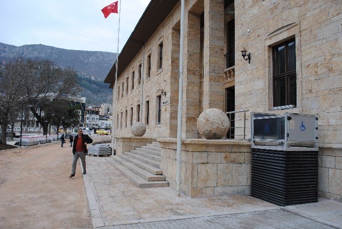 Amasya Hükümet Konağı’na Engelli Asansörü Yapıldı