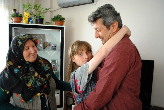 Hülya’nın Yüzünü ‘Bumbum’ Güldürdü