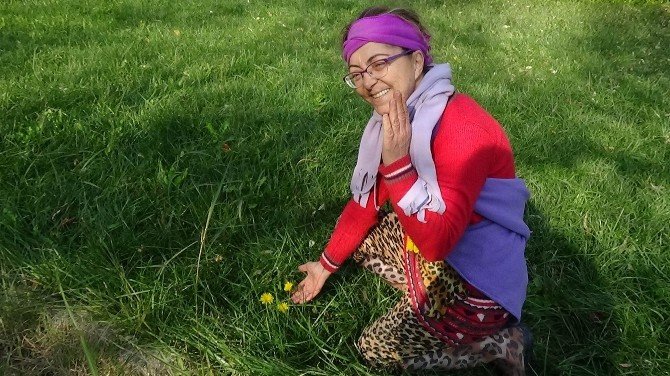 Çevre Dostu Kadın 4 Aydır Kaldığı Parkı Evi Haline Getirdi