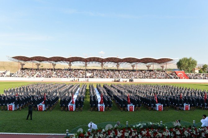 İçişleri Bakanı Altınok, Polis Akademisi Mezuniyet Töreni’ne Katıldı