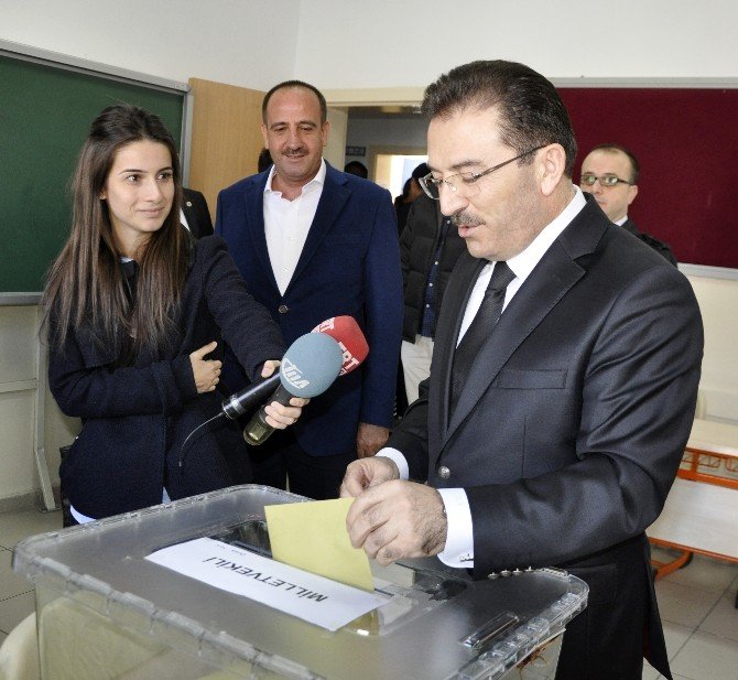 İçişleri Bakanı Altınok Oyunu Kullandı