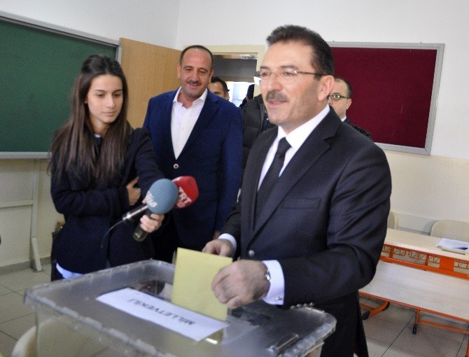 İçişleri Bakanı Altınok Oyunu Kullandı