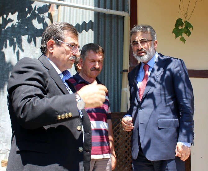 Bakanlardan Şehit Evine Taziye Ziyareti