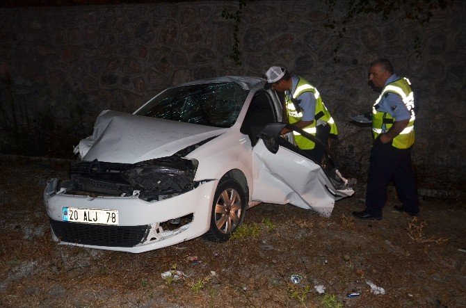 İki Otomobil Çarpıştı: 6 Yaralı