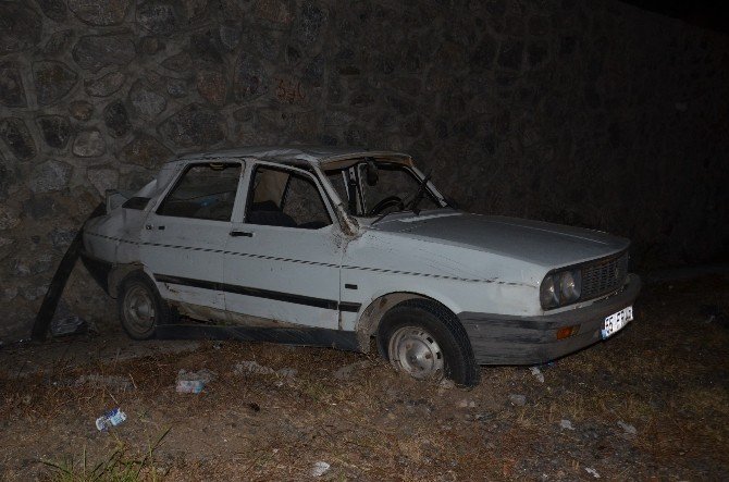 İki Otomobil Çarpıştı: 6 Yaralı