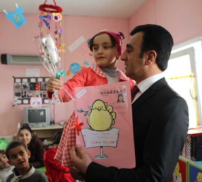 Saldırıya Uğrayan Okullarda Karne Töreni