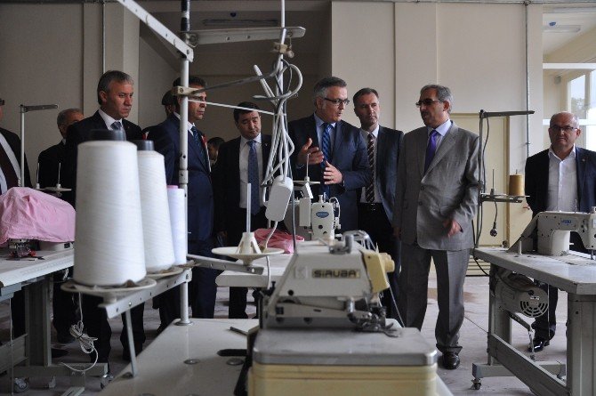 Türkiye’nin En Büyük Eğitim Kampusu Devlet Ve Hayırseverlerce Donatıldı