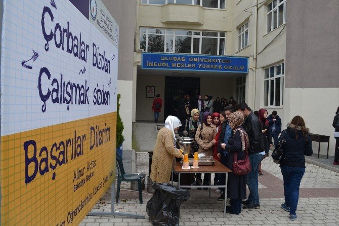 İnegöl Belediyesi’nden Üniversite Öğrencilerine Sabahları Sıcak Çorba