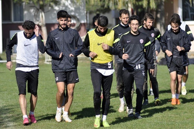 İnegölspor Sıkıntılı Günleri Geride Bırakmak İstiyor