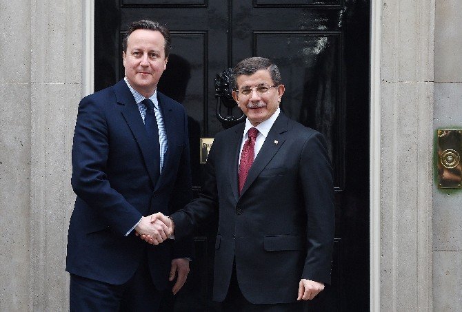 Davutoğlu İngiltere Başbakanı Cameron’la Görüştü