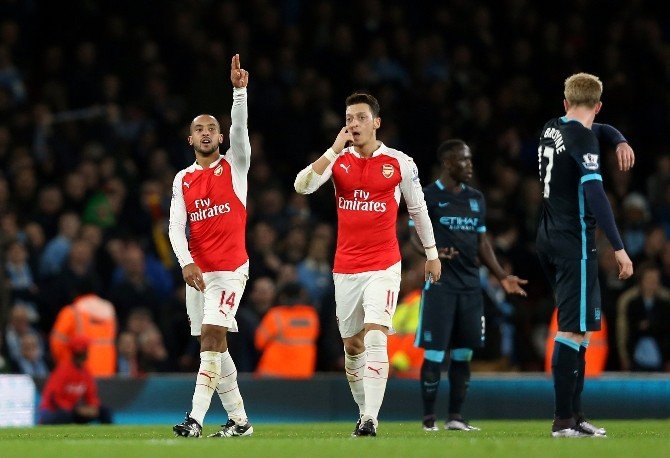 Arsenal - Manchester Cıty Maçına Mesut Özil Damgası