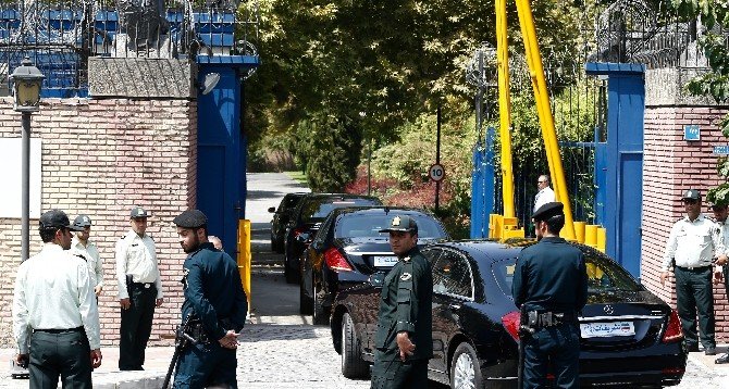İngiltere, Tahran Büyükelçiliğini Dört Yıl Aradan Sonra Yeniden Açtı