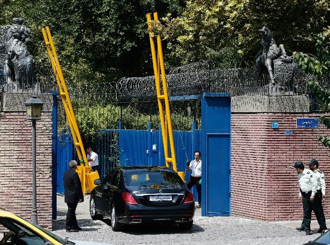 İngiltere, Tahran Büyükelçiliğini Dört Yıl Aradan Sonra Yeniden Açtı