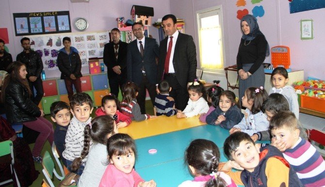 Saldırıya Uğrayan Okullarda Karne Töreni