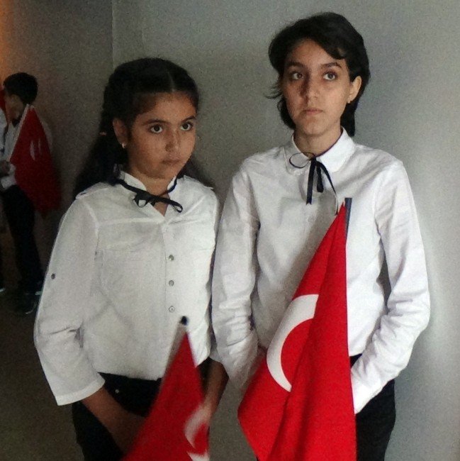 İranlı Öğrenciden İngilizce Atatürk Şiiri