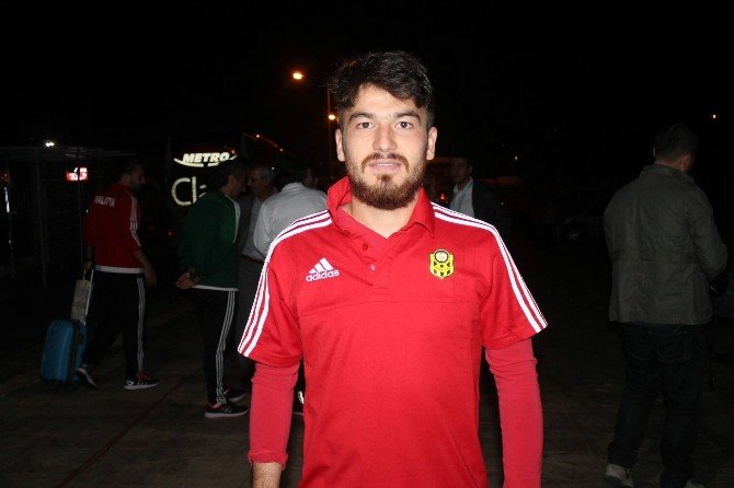 Yeni Malatyasporlu Futbolculardan İrfan Buz’a Övgü