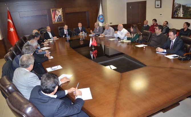 İskenderun’da Çelik Ve Filtre Sektörünün Sorunları Görüşüldü