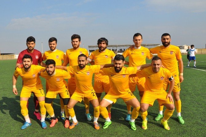 Amatör Maçın Sonunda Saha Karıştı