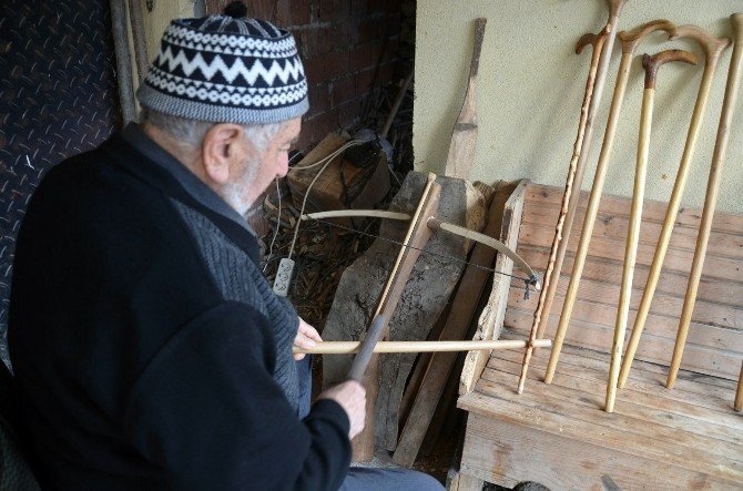 Doktorun Tavsiyesine Uydu, Baston Ustası Oldu