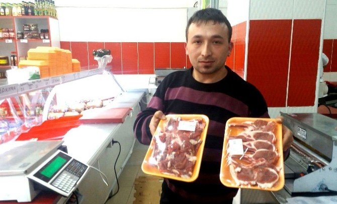 Kasaptan Uzaklaşan Vatandaş Şarküteriye Yöneldi