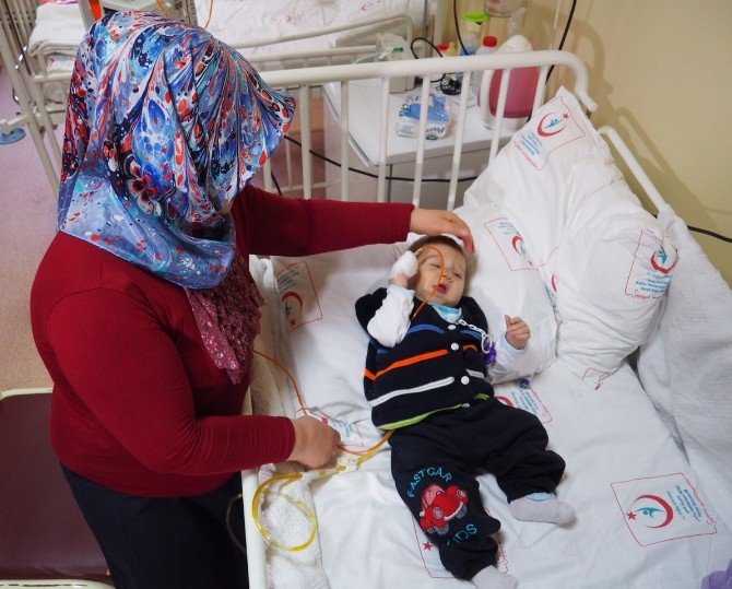 Dokuz Aylık Muhammet Emin İnce Bağırsak Bekliyor