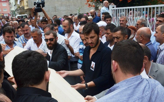 Sedat Şahin’in Oğlunun Cenazesi Toprağa Verildi