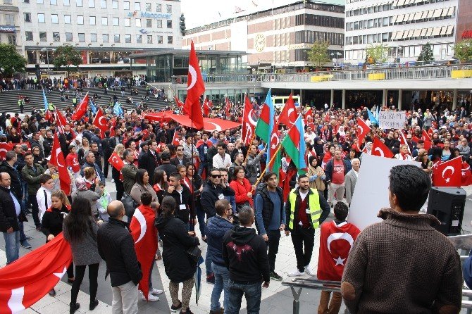 Stockholm’de 2 Bin Kişilik ‘Teröre Lanet’ Mitingi